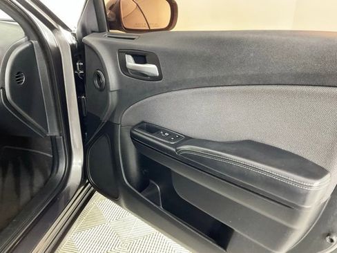 Used 2018 Dodge Charger SXT w/ Blacktop Package image 21
