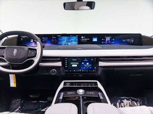 New 2026 Lincoln Navigator L Black Label AWD/4WD image 17