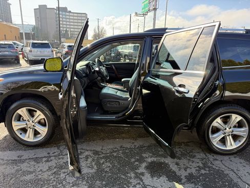 Used 2013 Toyota Highlander Limited image 19