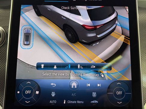 Used 2025 Mercedes-Benz GLC 350e 4MATIC w/ AMG Line image 23