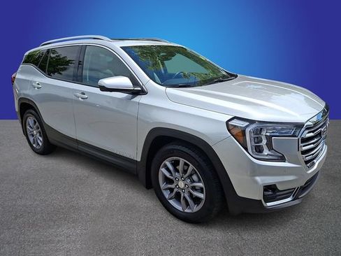 Used 2022 GMC Terrain SLT w/ Tech Package FWD image 3