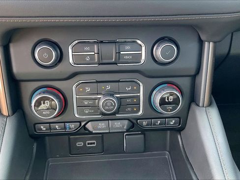 Used 2023 Chevrolet Tahoe High Country w/ Premium Package image 33