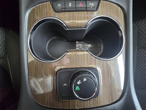 Used 2023 GMC Acadia SLE image 14