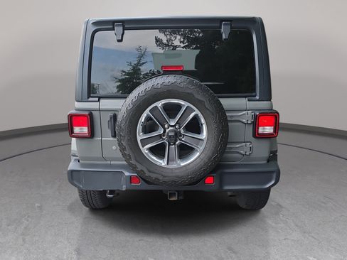 Used 2019 Jeep Wrangler Unlimited Sahara AWD/4WD image 6