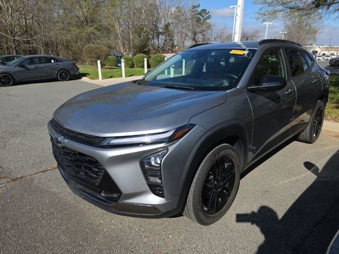 Used 2024 Chevrolet Trax ACTIV w/ Sunroof Package image 1