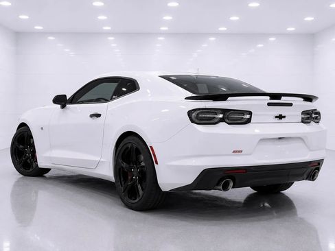 Used 2019 Chevrolet Camaro SS RWD image 3