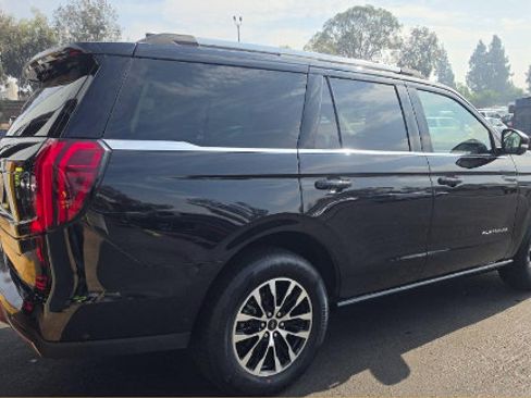 Certified 2025 Ford Expedition Platinum AWD/4WD image 5