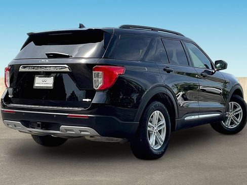 Used 2020 Ford Explorer XLT w/ Equipment Group 202A AWD/4WD image 5