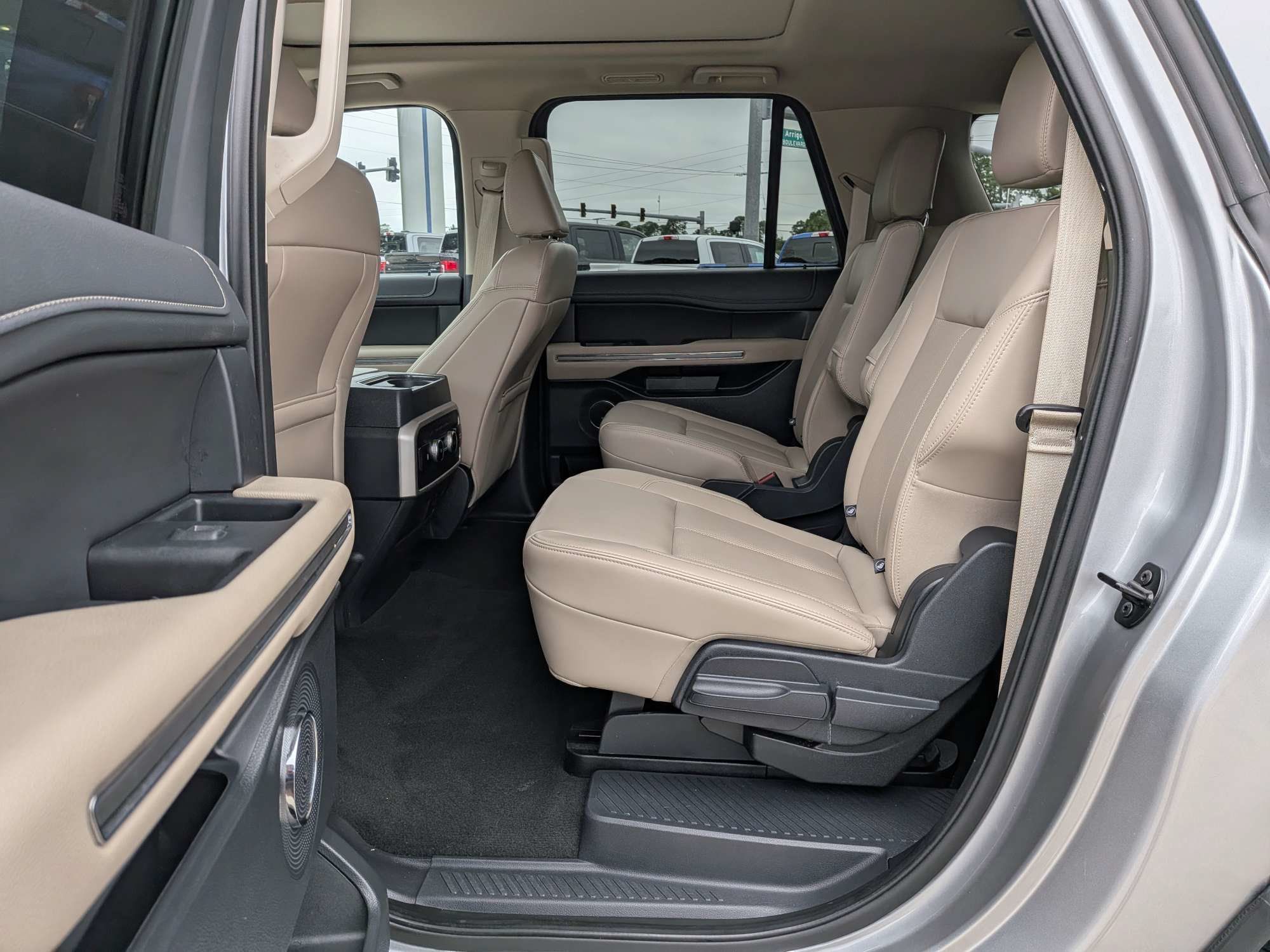 Used 2024 Ford Expedition Max XLT RWD image 14