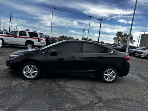 Used 2018 Chevrolet Cruze LT FWD image 2