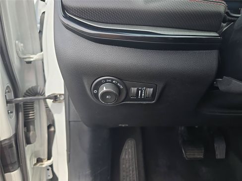 Used 2024 Jeep Compass Trailhawk AWD/4WD image 33