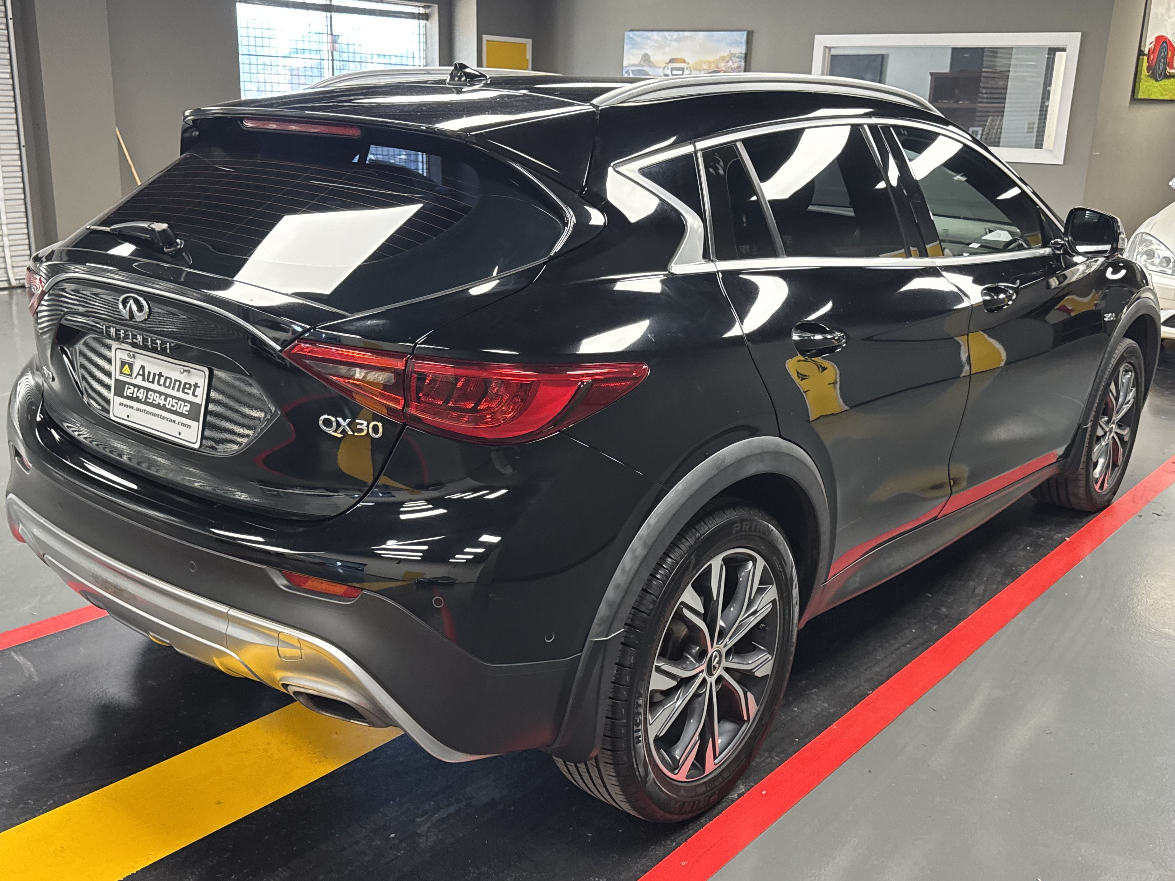 Used 2017 INFINITI QX30 Premium w/ Technology Package AWD/4WD image 3