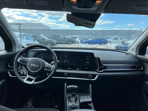 Used 2025 Kia Sportage LX image 32