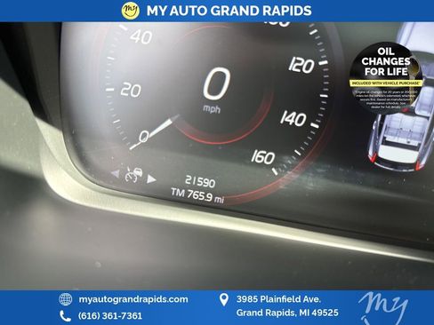 Used 2022 Volvo XC40 T5 R-Design w/ Advanced Package image 19