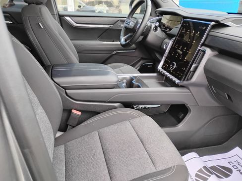 Used 2025 GMC Acadia Elevation image 12