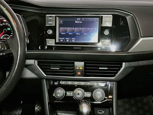 Used 2019 Volkswagen Jetta SE FWD image 11