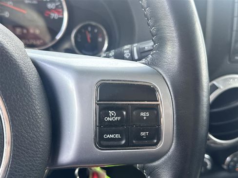 Used 2016 Jeep Wrangler Unlimited Rubicon AWD/4WD image 24