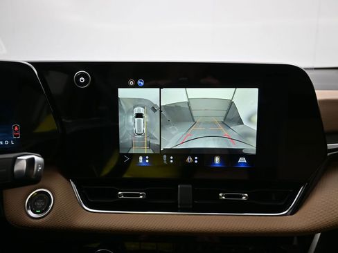 New 2026 Chevrolet Equinox ACTIV w/ Convenience Package III FWD image 17