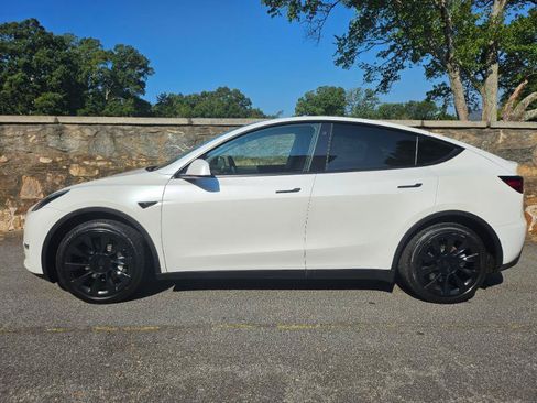 Used 2022 Tesla Model Y Long Range AWD/4WD image 8