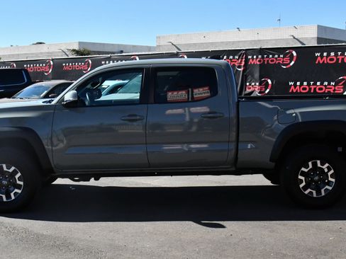 Used 2023 Toyota Tacoma TRD Off-Road w/ Black Out Package (TMS) AWD/4WD image 4