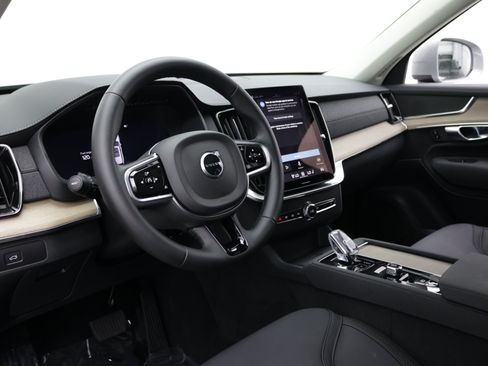 Used 2025 Volvo XC90 B5 Core AWD/4WD image 14