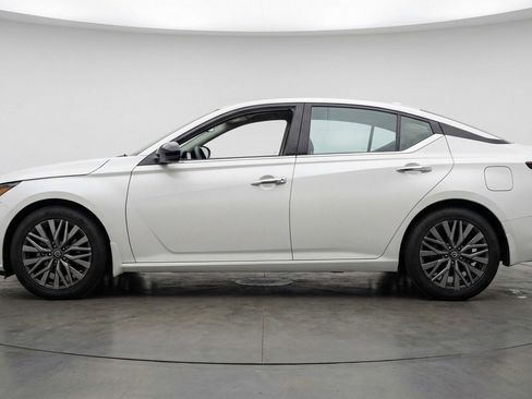 Used 2025 Nissan Altima 2.5 SV image 4