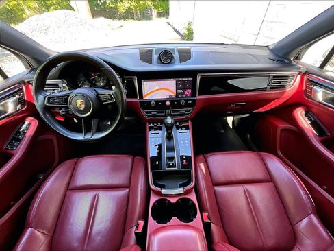 Certified 2023 Porsche Macan AWD/4WD image 18