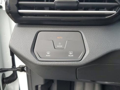Certified 2025 Volkswagen ID.4 Pro RWD image 28