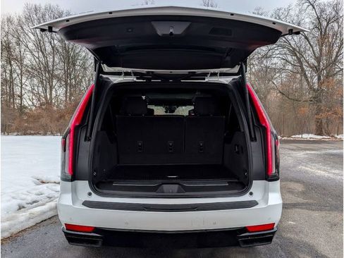 Used 2022 Cadillac Escalade ESV Sport Platinum w/ LPO, ONYX Package image 8