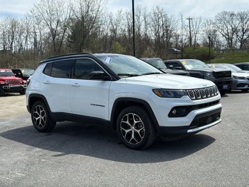 Used 2024 Jeep Compass Limited image 2