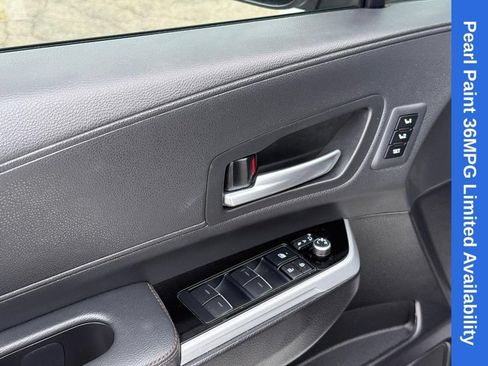 Used 2025 Toyota Sienna Limited FWD image 19