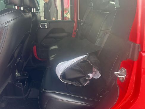 Used 2022 Jeep Gladiator Overland w/ Popular Equipment Package AWD/4WD image 12