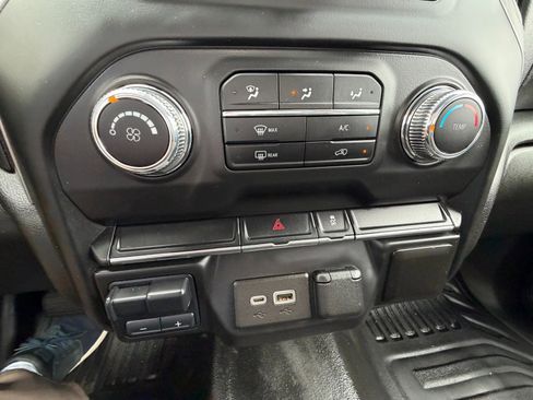 Used 2021 GMC Sierra 3500 4x4 Regular Cab w/ Convenience Package image 17
