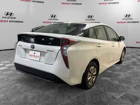 Used 2018 Toyota Prius Two image 4
