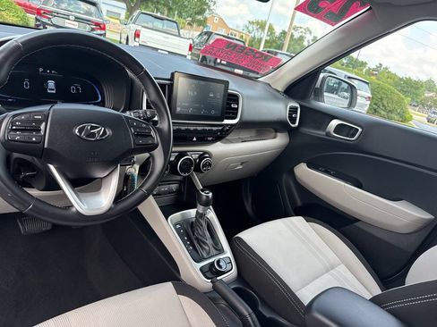 Certified 2023 Hyundai Venue SEL FWD image 24