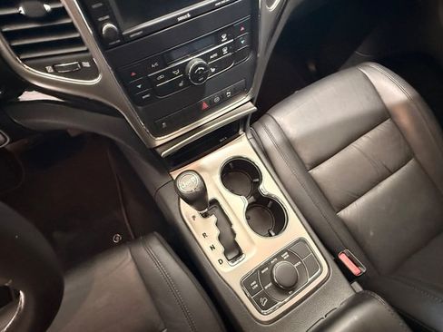 Used 2012 Jeep Grand Cherokee Laredo AWD/4WD image 17