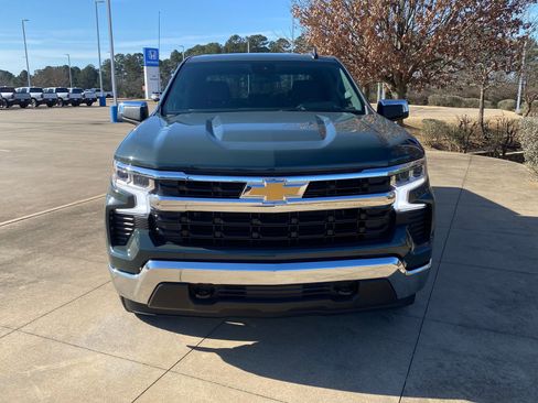 Used 2025 Chevrolet Silverado 1500 LT image 2