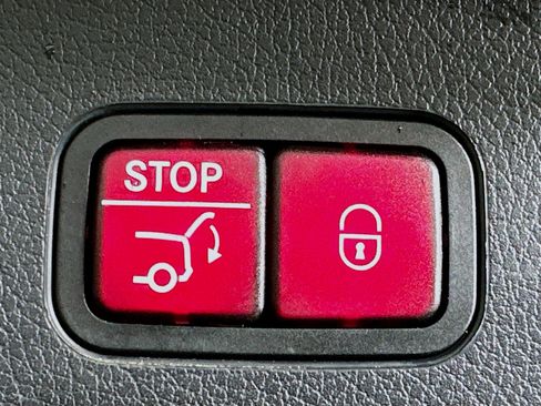 Used 2020 Mercedes-Benz GLB 250 GLB 250 w/ Premium Package image 30