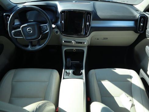 Used 2021 Volvo XC40 T5 Momentum w/ Premium Package AWD/4WD image 7