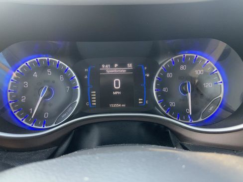 Used 2018 Chrysler Pacifica Touring Plus FWD image 34