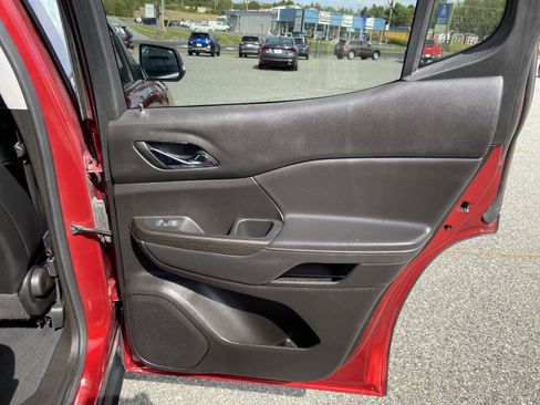 Used 2023 GMC Acadia SLT image 30