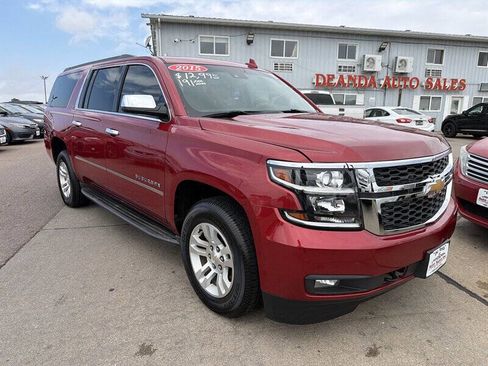 Used 2015 Chevrolet Suburban LT w/ Luxury Package AWD/4WD image 8