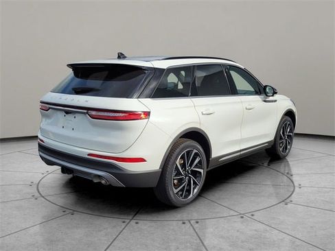 New 2026 Lincoln Corsair Reserve w/ Towing Package image 9