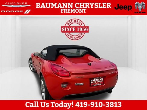 Used 2008 Pontiac Solstice Convertible w/ Premium Package RWD image 2