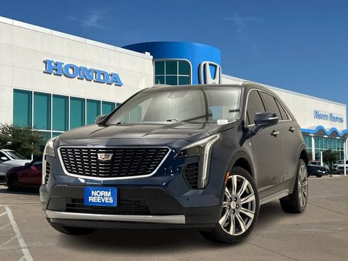 Used 2021 Cadillac XT4 Premium Luxury FWD image 1