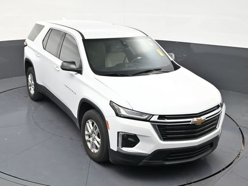 Used 2023 Chevrolet Traverse LS FWD image 18