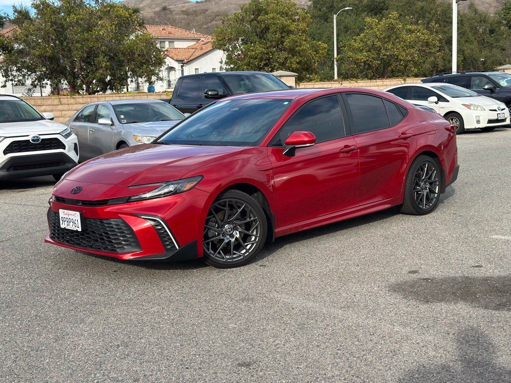 Used 2025 Toyota Camry SE FWD image 1