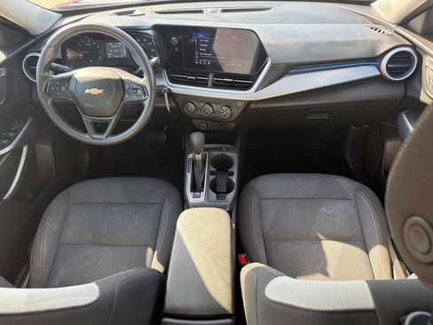 Used 2024 Chevrolet Trax LS w/ LS Convenience Package FWD image 15