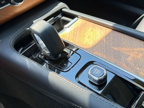 Certified 2025 Volvo XC90 B6 Plus AWD/4WD image 17