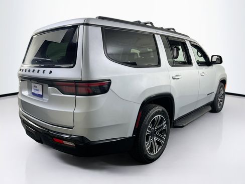 Used 2022 Jeep Wagoneer Series III w/ Flexible Seating Group image 5